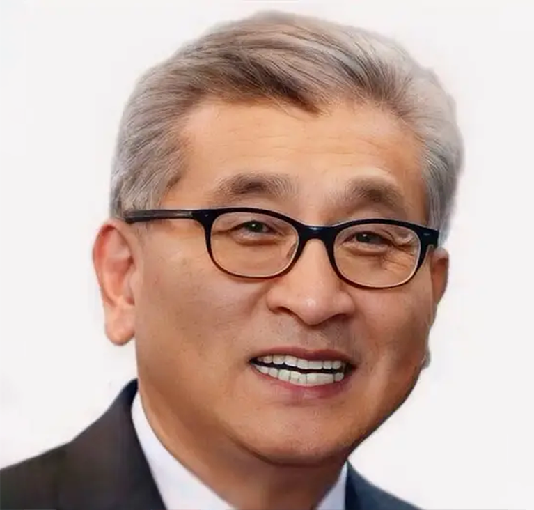 man-with-glasses-smiling-img